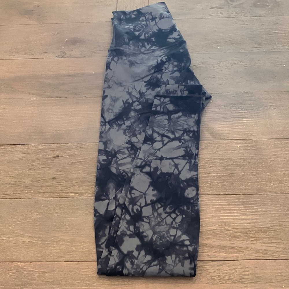 Wunder under highrise